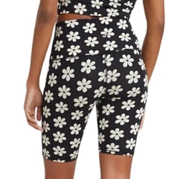 NWT Levi’s Youth Biker Shorts Floral White‎ Black Daisy Size Small - Picture 2 of 7